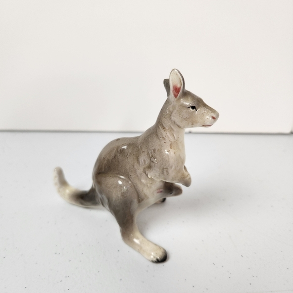 Vintage Japan Ceramic Kangaroo Joey Hand Painted Figurine Japan 1960s Kitsch - Picture 4 of 8